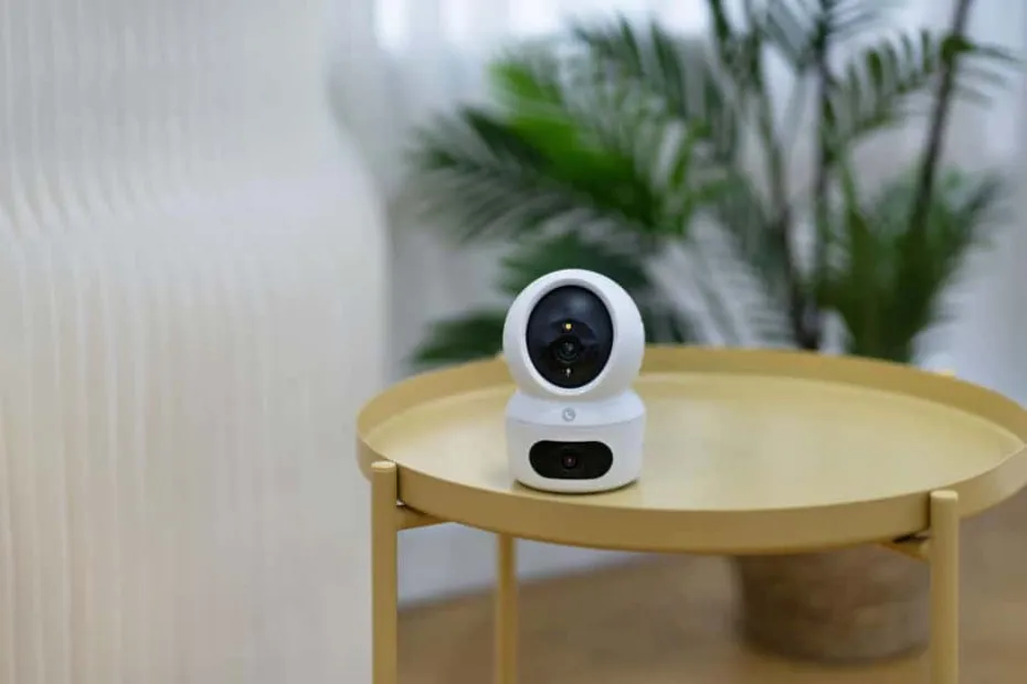 EZVIZ H7C 4MP Wi-Fi kamera med to objektiver for panorering og tilt