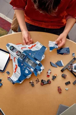 LEGO® ǀ Marvel Avengers: Age of Ultron Quinjet 76325