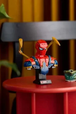 LEGO® ǀ Marvel Byste av Iron Spider-Man 76326