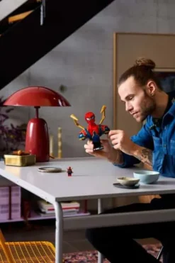 LEGO® ǀ Marvel Byste av Iron Spider-Man 76326