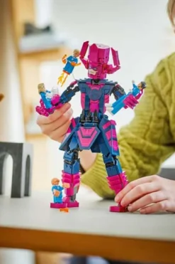 LEGO® ǀ Marvel Fantastic Four mot Galactus-byggefigur 76316