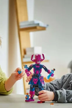 LEGO® ǀ Marvel Fantastic Four mot Galactus-byggefigur 76316