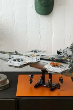 LEGO® ǀ Marvel S.H.I.E.L.D. helicarrier 76354