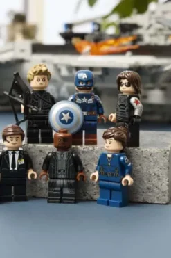LEGO® ǀ Marvel S.H.I.E.L.D. helicarrier 76354