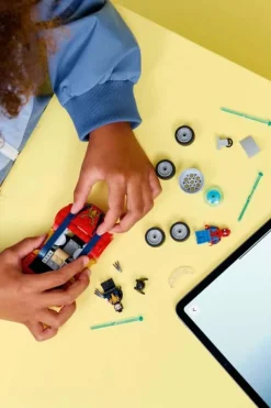 LEGO® ǀ Marvel Spider-Man i bil mot venomifisert Wolverine 76336