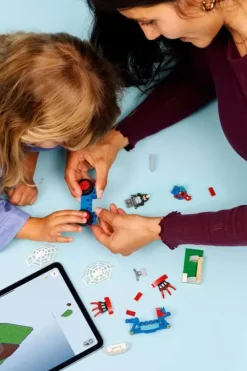 LEGO® ǀ Marvel Spidey og hans fantastiske venner Spidey på motorsykkel mot Rhino 11206