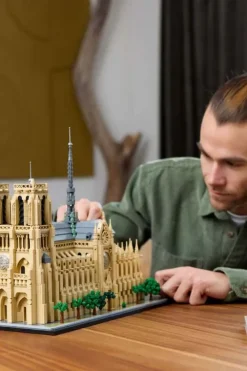 LEGO® Architecture Notre-Dame de Paris 21061