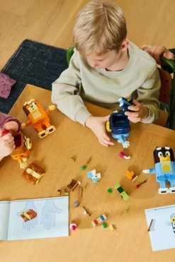 LEGO® Bluey Bygg Bluey-familien 11217