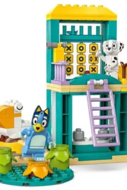 LEGO® Bluey: Moro på lekeplassen med Bluey og Chloe 11201