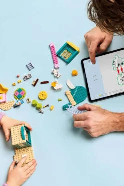LEGO® Bluey: Moro på lekeplassen med Bluey og Chloe 11201