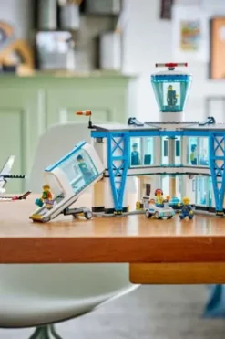LEGO® City Flyplass og fly 60502
