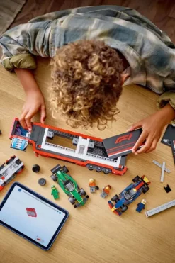 LEGO® City F1®-trailer med F1® RB20 og AMR24 60445