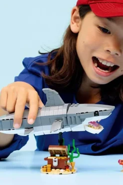 LEGO® Creator Blodtørstig hai med skattkiste 31381