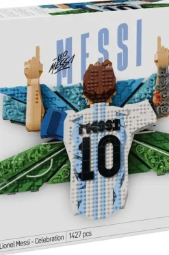 LEGO® Editions Lionel Messi feirer seieren 43018