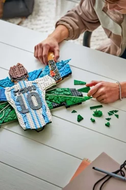 LEGO® Editions Lionel Messi feirer seieren 43018