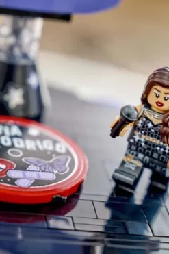 LEGO® Editions Olivia Rodrigos konsertmåne 43029