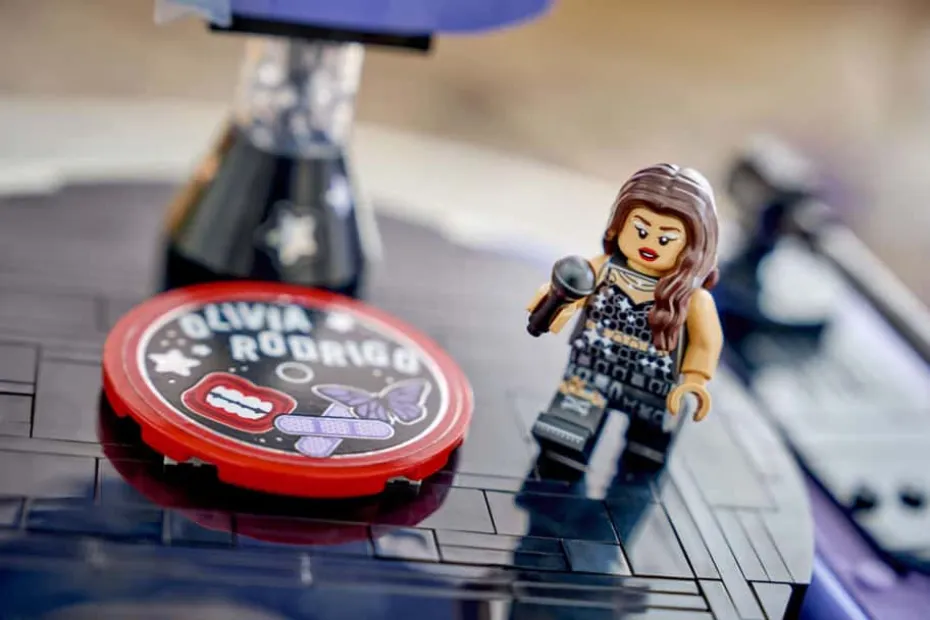 LEGO® Editions Olivia Rodrigos konsertmåne 43029