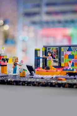 LEGO® Friends Fest med karaoke 42610
