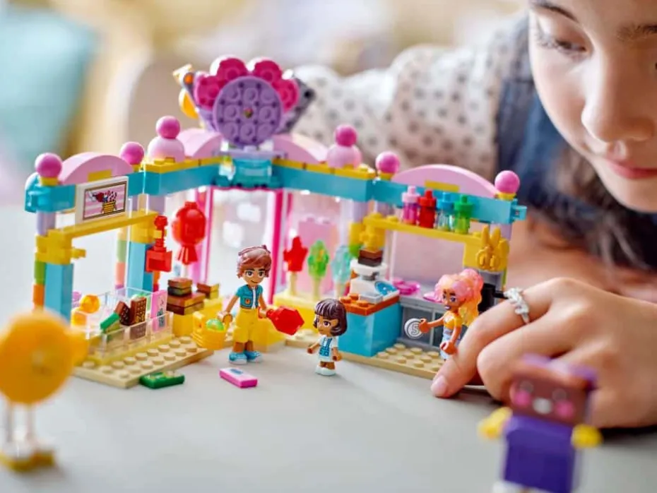 LEGO® Friends Godtebutikken i Heartlake City 42649