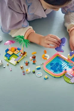 LEGO® Friends Gøyal dag i Badeland 42676