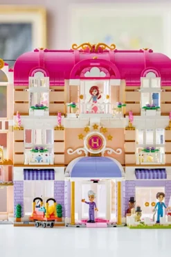 LEGO® Friends Heartlake Citys Grand Hotell 42704