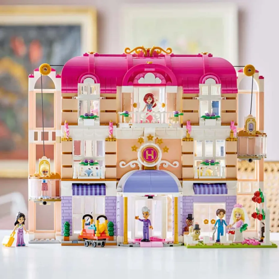 LEGO® Friends Heartlake Citys Grand Hotell 42704