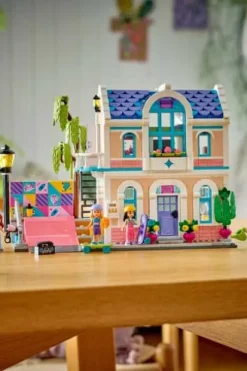LEGO® Friends Huset til Liann 42687