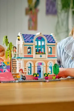 LEGO® Friends Huset til Liann 42687