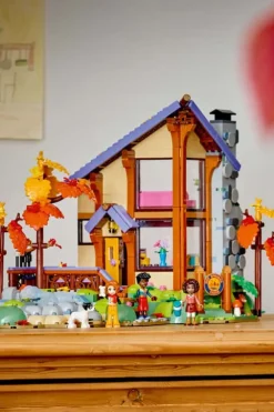 LEGO® Friends Koselig høsthytte 42705