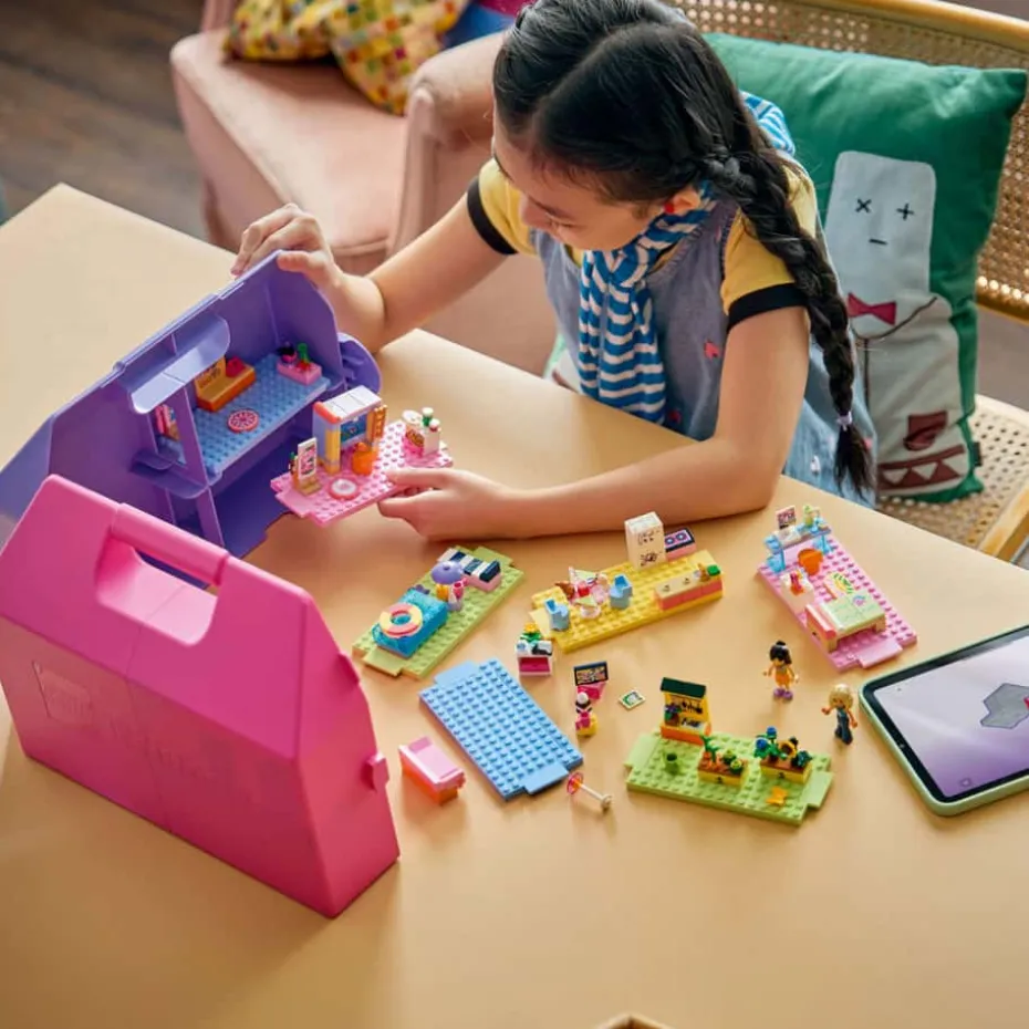 LEGO® Friends Kreativ koffert med dukkehus 42697