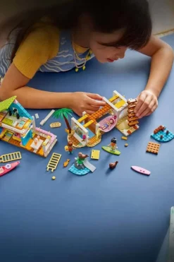LEGO® Friends Strandhus med seler 42699