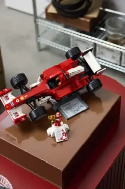 LEGO® Icons Ferrari F2004 og Michael Schumacher 11375