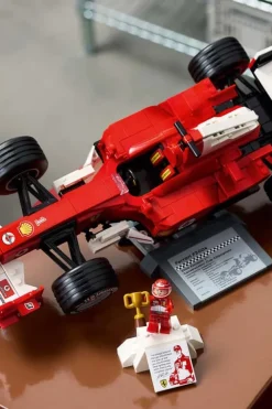 LEGO® Icons Ferrari F2004 og Michael Schumacher 11375