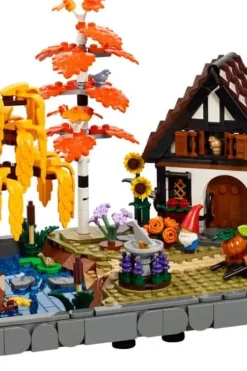 LEGO® Icons Høstlig hage med lite hus 11372