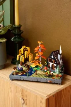 LEGO® Icons Høstlig hage med lite hus 11372