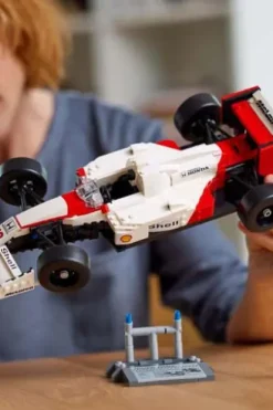 LEGO® Icons McLaren MP4/4 og Ayrton Senna 10330
