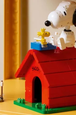 LEGO® Ideas Knøttene: Snoopys hundehus 21368