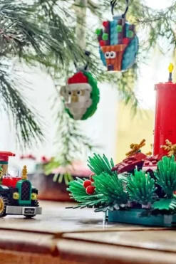 LEGO® Julenissens julepostbil 40746