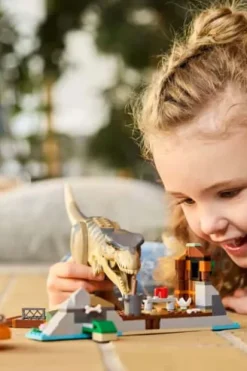 LEGO® Jurassic World På flukt fra t. rex 76975