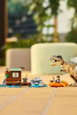 LEGO® Jurassic World På flukt fra t. rex 76975
