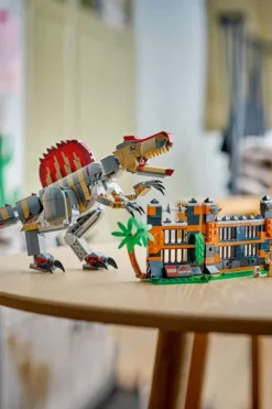 LEGO® Jurassic World Spinosaurus på flukt 77982