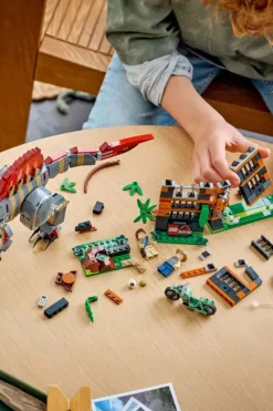 LEGO® Jurassic World Spinosaurus på flukt 77982