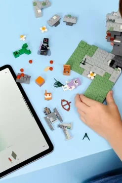 LEGO® Minecraft® Den bleke hagen 21586