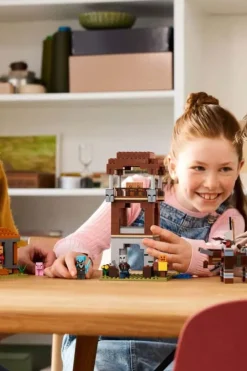 LEGO® Minecraft® Røvernes utpost og olmt beist 21278