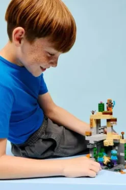 LEGO® Minecraft® Zombie-fangehull 21587