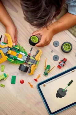 LEGO® NINJAGO® Lloyds pullback-racerbil 71828