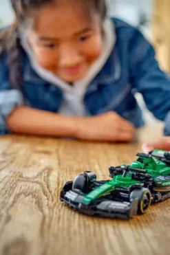 LEGO® Speed Champions Aston Martin Aramco F1® AMR24-racerbil 77245