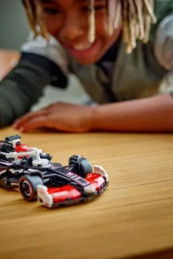LEGO® Speed Champions MoneyGram Haas F1® Team VF-24-racerbil 77250