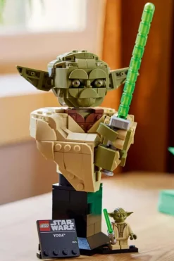 LEGO® Star Wars™ Byste av Yoda™ 75438