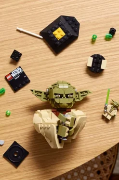 LEGO® Star Wars™ Byste av Yoda™ 75438